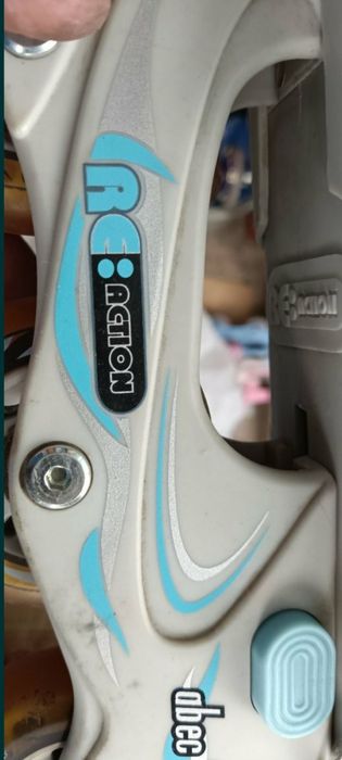 Продам две пары роликиков !