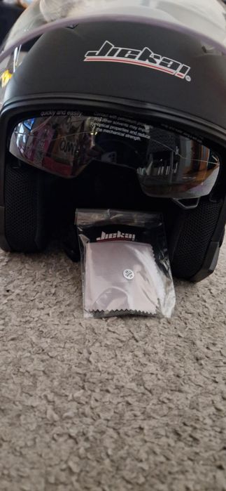 Capacete novo com etiqueta