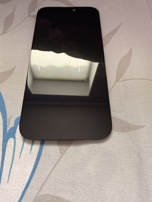 Дисплей iPhone 16 Pro Max дефект