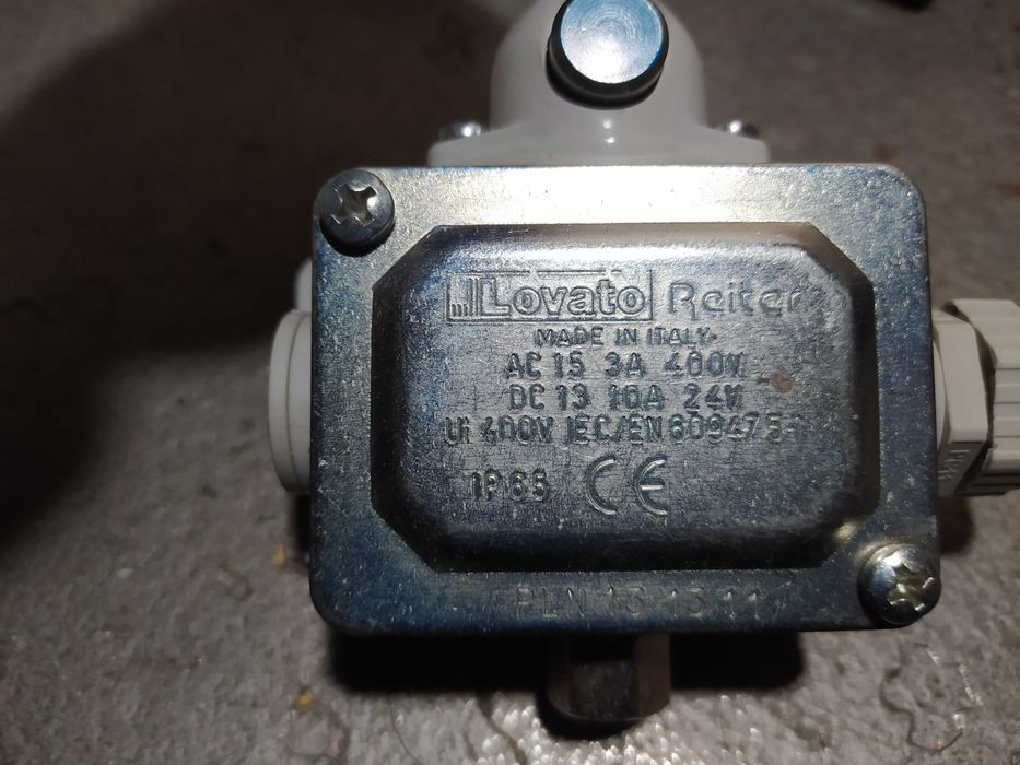 Тросовый концевой выключатель с кнопкой переустановки Lovato Electrik