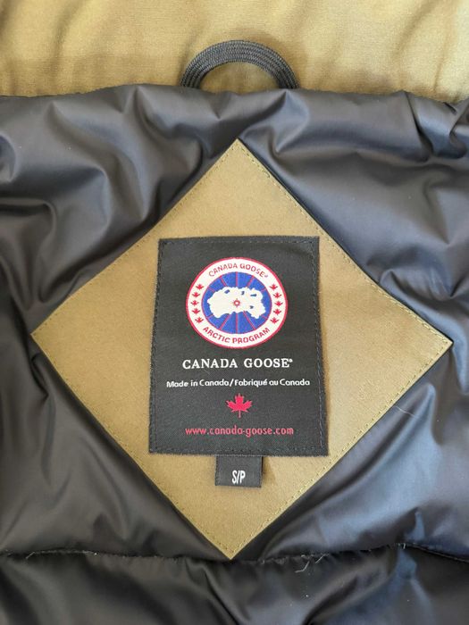 Jaqueta, casaco de penas Canada Goose verde militar, tamanho S.