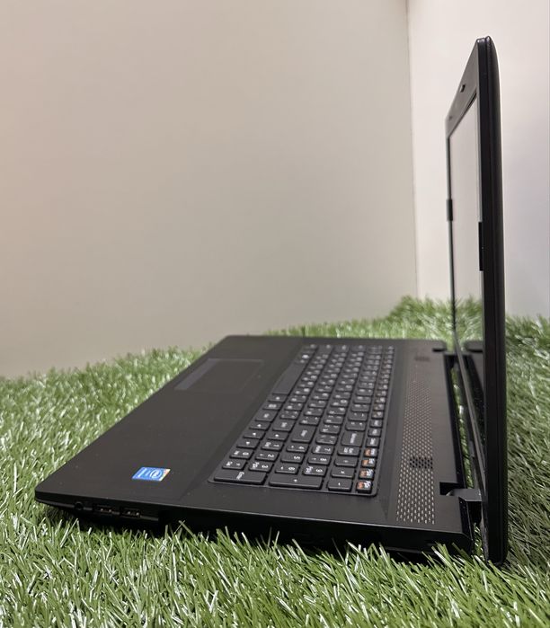 Ноутбук Lenovo G710 17" 8GB озу/128GB SSD+500GB HDD/ новий акумулятор/ ідеальний для навчання/переглядів фільмів