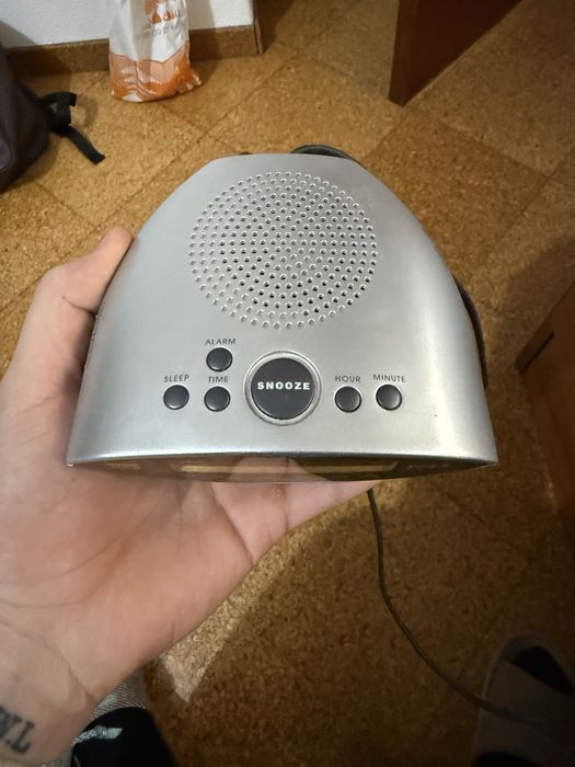 Rádio despertador New One CR160 FM, visor digital