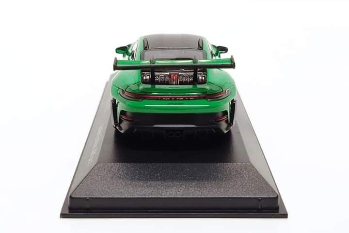 Minichamps 1:43 porsche 911 (992) GT3 RS ano 2023