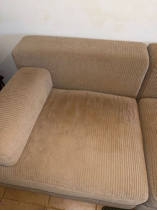 Sofa creme com armazenamento