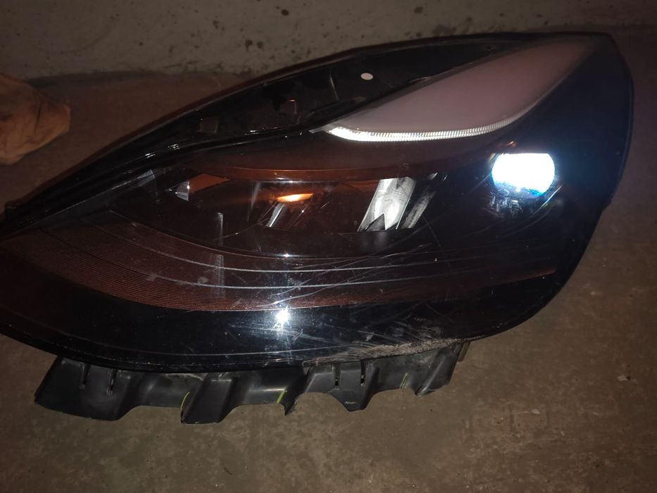 Фара Tesla model Y 2023