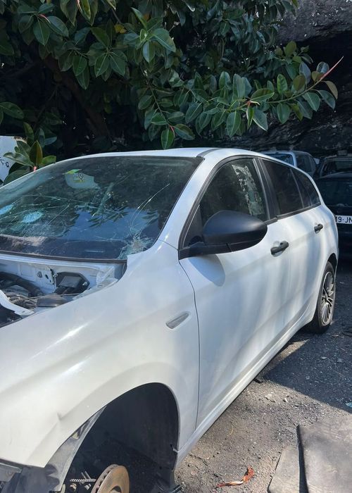 Carrinha Fiat Tipo 2022  sinistrada para peças