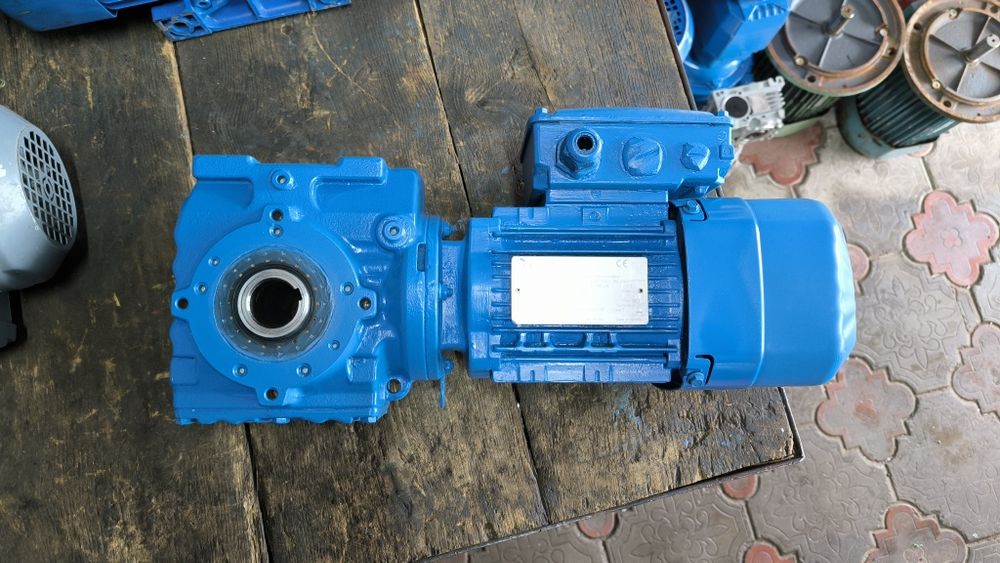 0,37 квт 60 об. Мотор редуктор з тормозом. Моторедуктор.