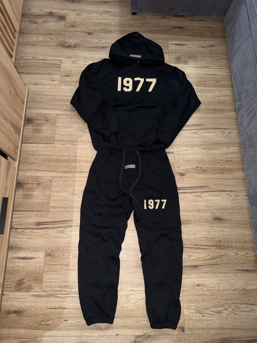 Dres essentials 1977