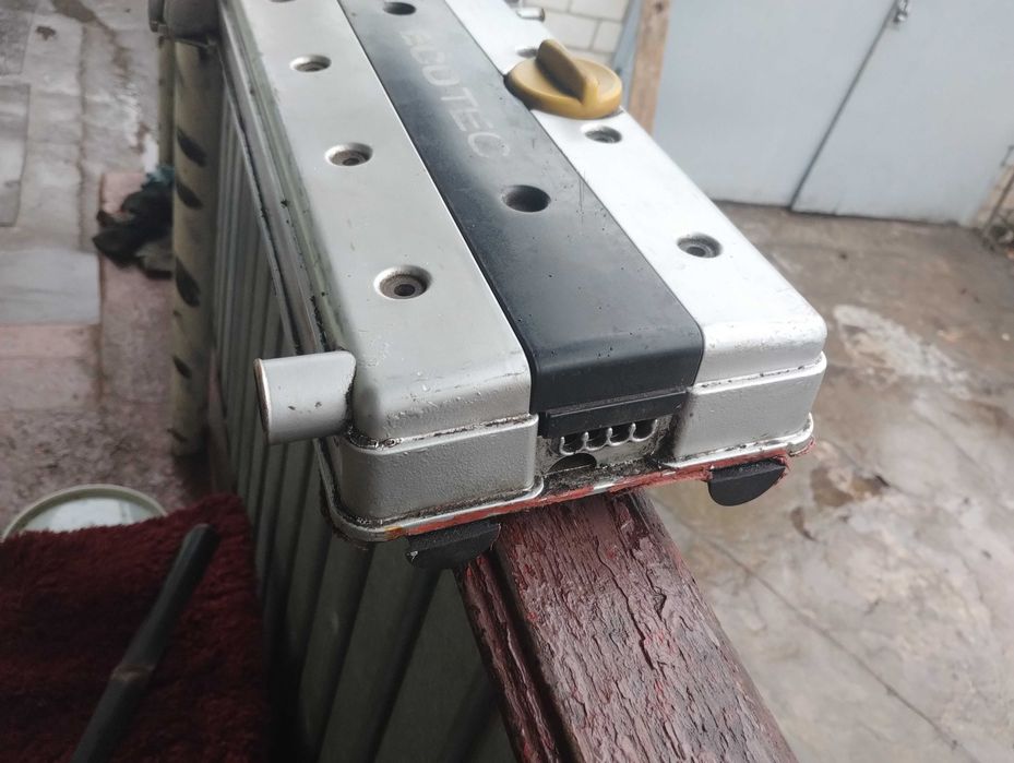 Клапанна кришка Опель вектра в