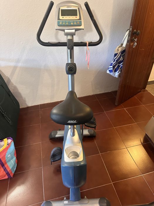 Stationary Bicycle512232945353369600