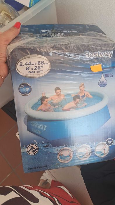 Pscina nova em caixa nunca usada