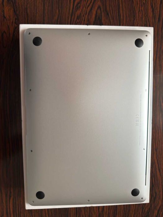 MacBook Air M1 13" 8GB/256GB Bateria 97%– caixa + fatura + mala Tomtoc