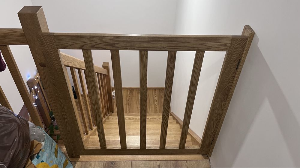 Drewniana balustrada bramka schodowa