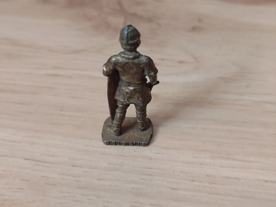 Figurka Kinder niespodzianka Hun 3