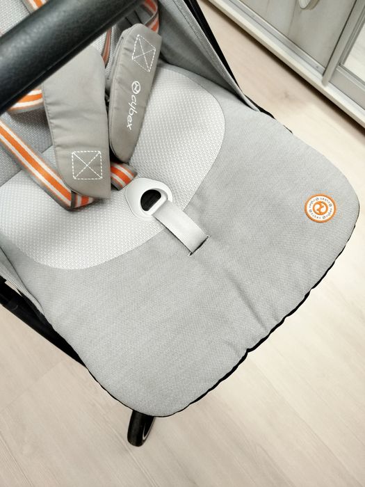 Дитяча коляска Cybex Beezy.