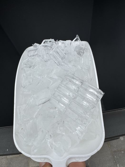 Льодогенератор Manitowoc 250 кілограм на добу кубикового льоду