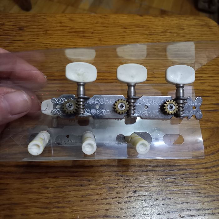 Продам колки для классической гитары