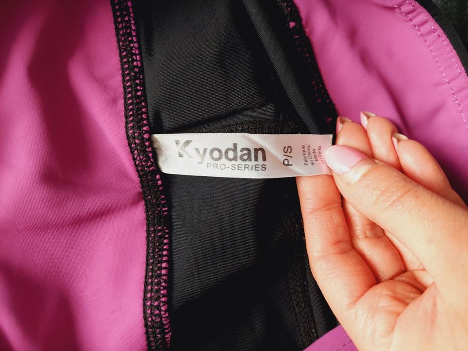 Czarne legginsy sportowe kyodan S