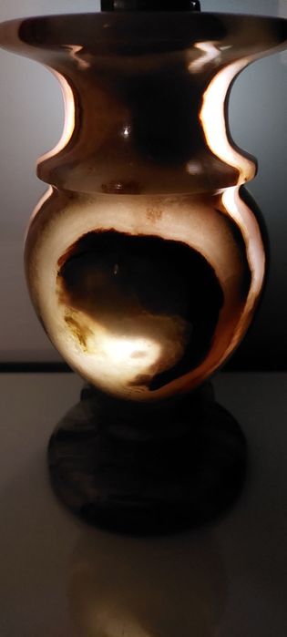 Śliczny wazon z onyksu