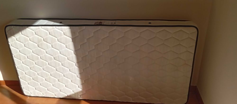 Colchão de solteiro em ótimo estado