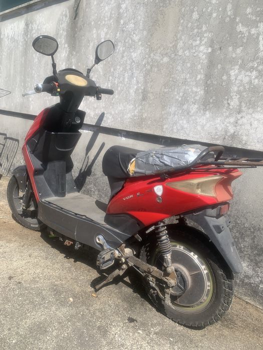 Vendo mota electrica baterias completamente novas