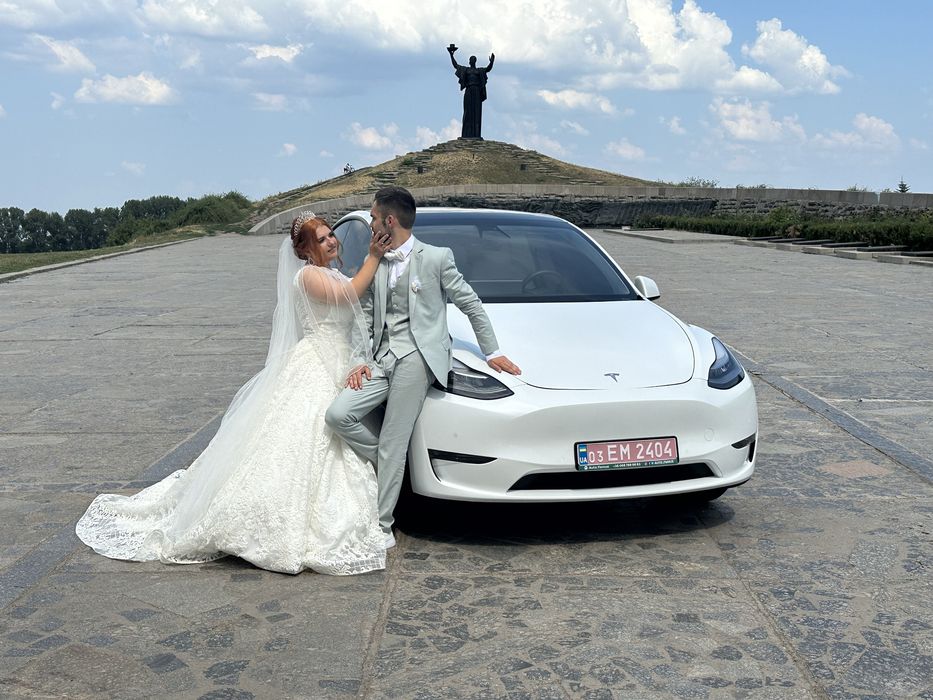Прокат/Оренда авто на весілля Тесла модель Y Черкаси та область