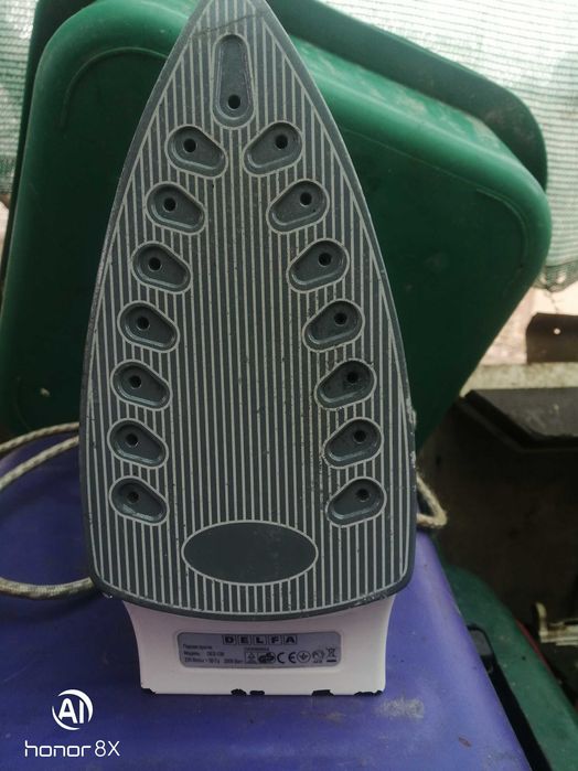 Утюг паровой DELFA