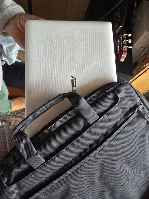 Computador Notebook ASUS X200CA
Notebook ASUS X200CA

Ecrã touch 10.1''
HD 500G
4G RAM
Bateria nova e carregador não de origem
Ofereço rato Microsoft
