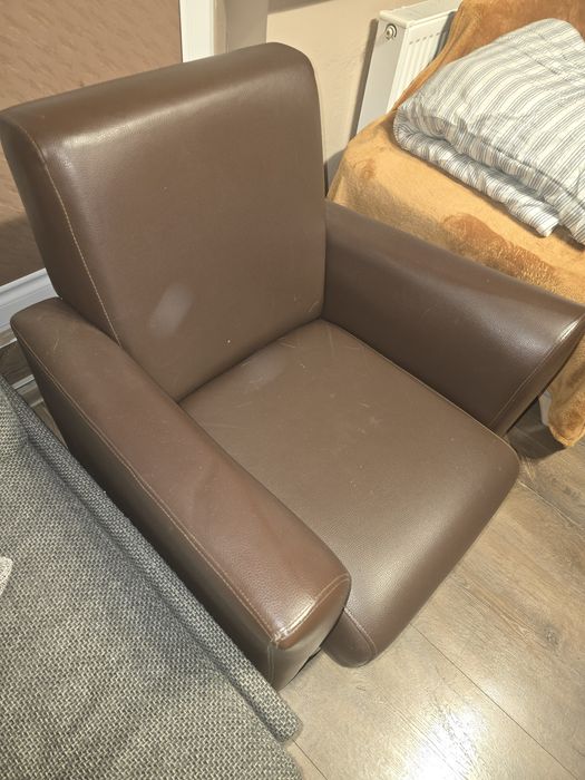 Fotel brązowy w dobrym stanie