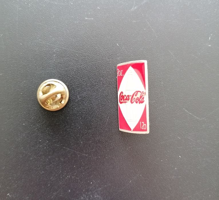 Pin com publicidade da Coca-Cola.

Envio por ctt para todo o país com