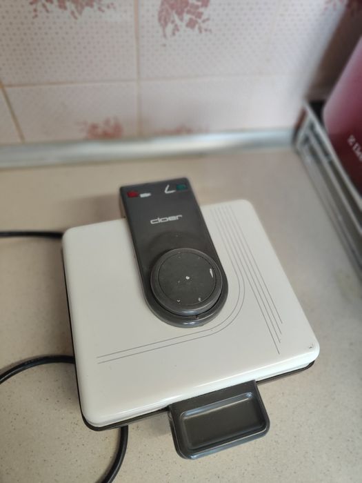 Німецька електровафельниця для бельгійських вафель. 1000 watt