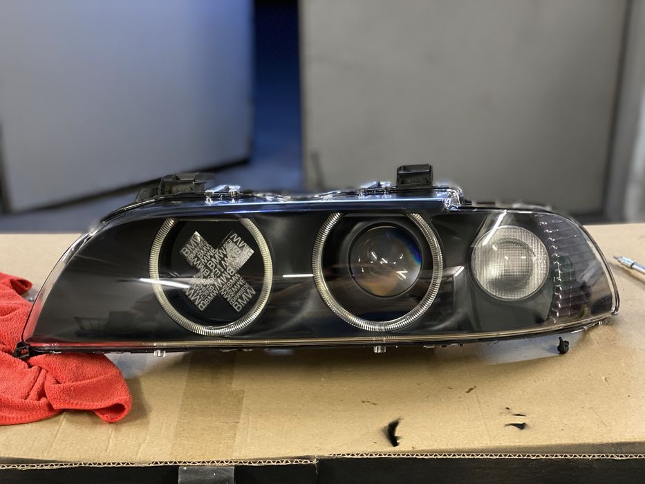 Кресты иксы в фары BMW e39 в дальний фары бмв е39 рест и дорест
