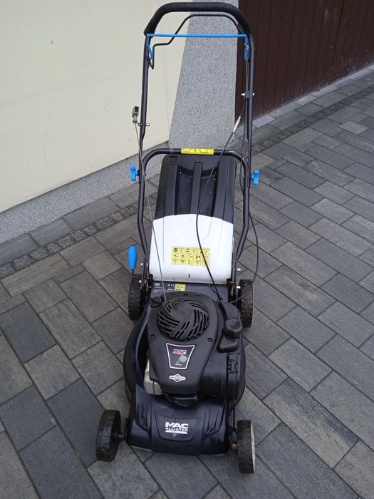 Kosiarka spalinowa z koszem i napedem