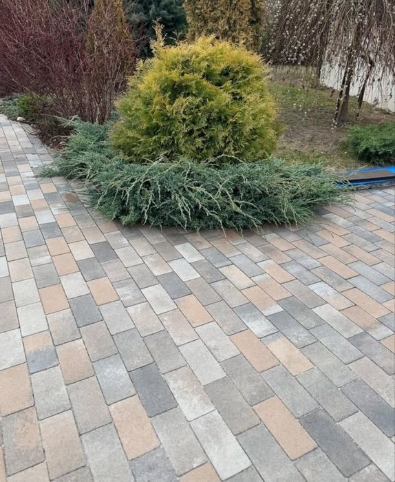 СВОБОДНІ Укладка тротуарной плитки