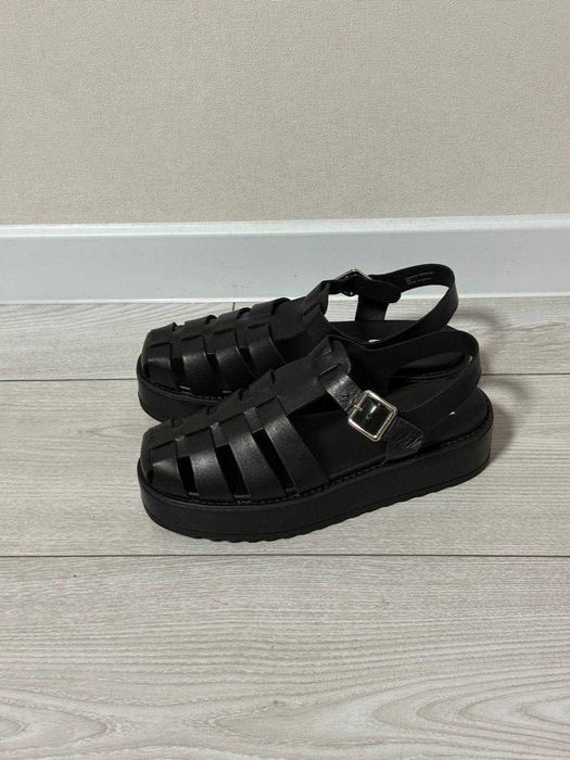 Нові шкіряні босоніжки  американського бренду взуття Steve Madden