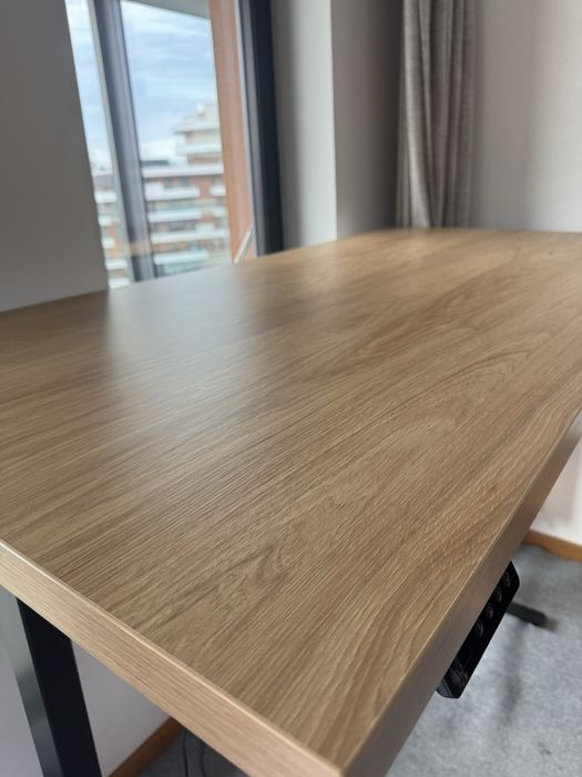 Sprzedam 2 biurka 160x80 z elektryczną regulacją wysokości.