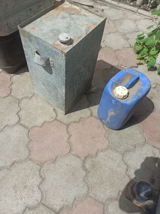 Каністри для бензину