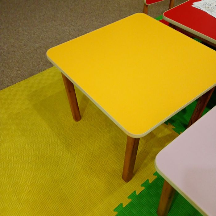 Продам дитячі столики 60*60