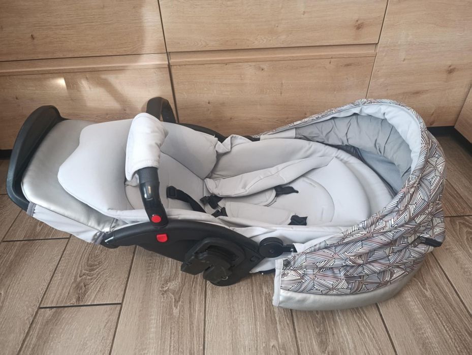 Spacerowka i wozek 3w1 oraz nosidelko