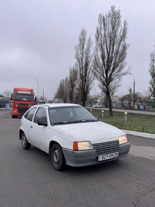 Продам Опеля в хорошем состоянии, на ходу, по мотору коробке вопросов нет, есть небольшие моменты по кузову, но лонжероны, стаканы все целое, готов к торгу, с документами порядок.
