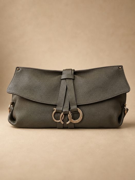 Нова шкіряна сумка-багет клатч Salvatore Ferragamo оливкова 43×20 см