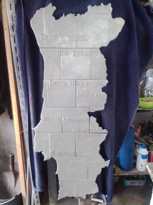 Mapa Portugal  em alumínio