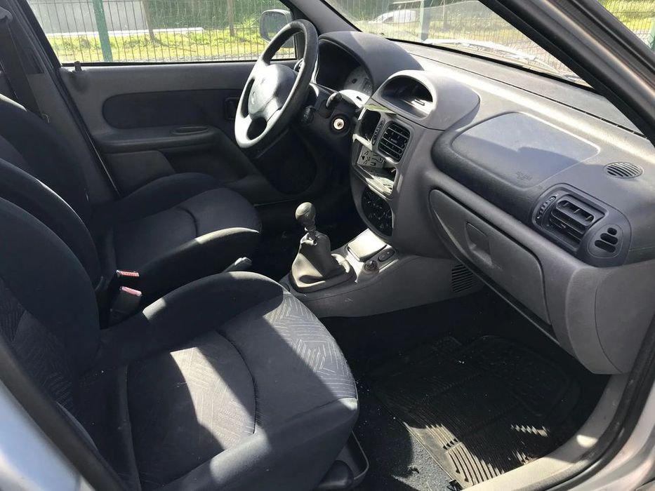 Renault Clio II 1.2 16V 5P 2001 - Para Peças