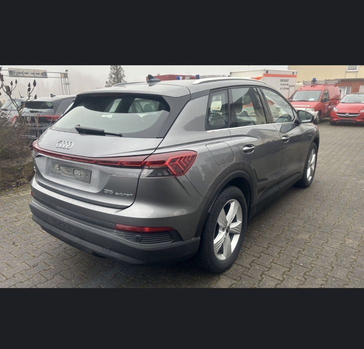 Audi Q4 - Etron 35 (Com garantia AUDI)