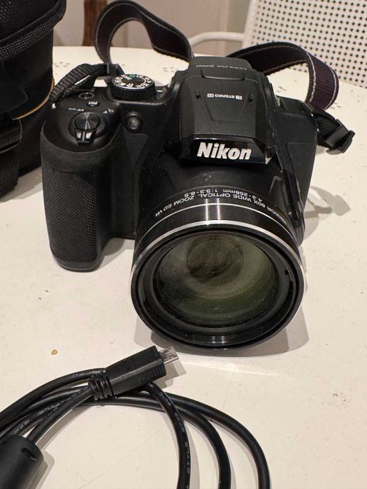Nikon Coolpix B700 – Como Nova + Bolsa e Manual Originais
