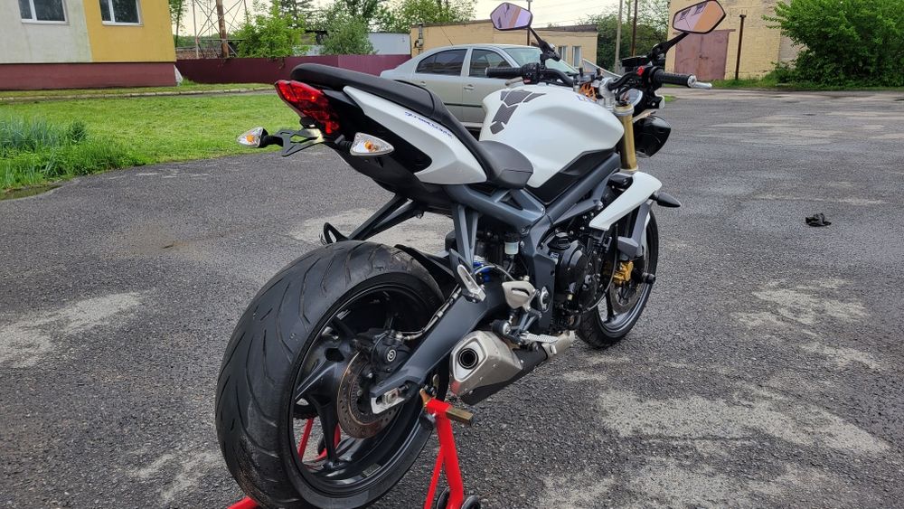 Triumph Street Triple 675 з Японії