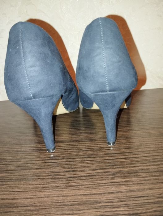 Жіночі туфлі.   .