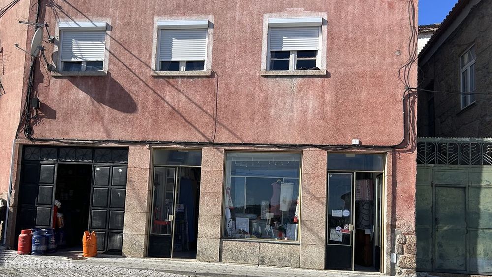 Espaço Comercial Para Venda   Na Vila De Gonçalo - Uma Oportunidade Ún
