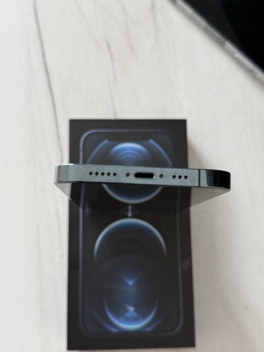 Продам iPhone 12 pro